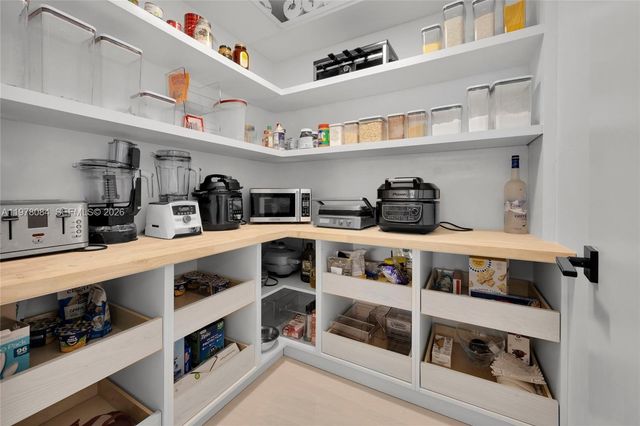 6904 SW 65th Ave, South Miami, FL 33143