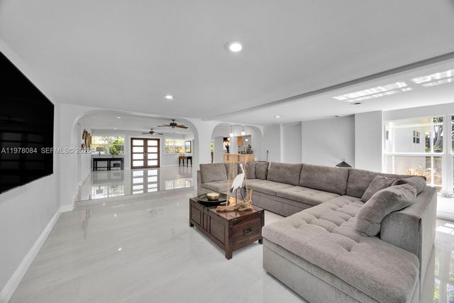 6904 SW 65th Ave, South Miami, FL 33143