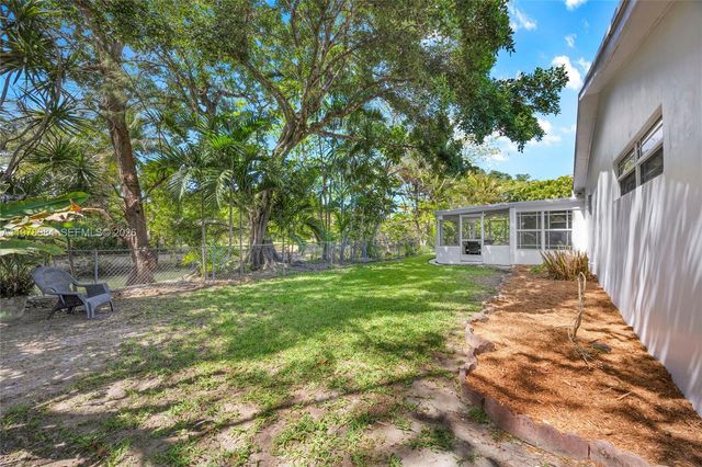 6904 SW 65th Ave, South Miami, FL 33143