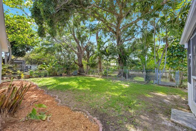 6904 SW 65th Ave, South Miami, FL 33143