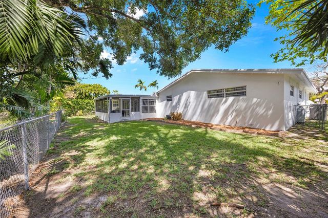 6904 SW 65th Ave, South Miami, FL 33143