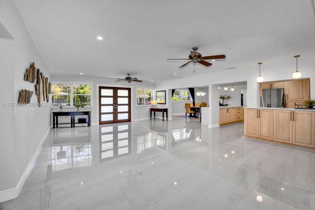 6904 SW 65th Ave, South Miami, FL 33143