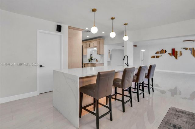 6904 SW 65th Ave, South Miami, FL 33143