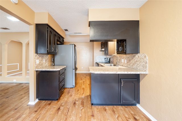 604 Windgate Court, Arlington, TX 76012