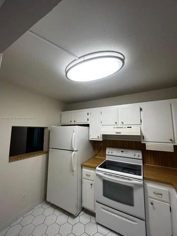 8901 Sunrise Lakes Blvd 111, Sunrise, FL 33322
