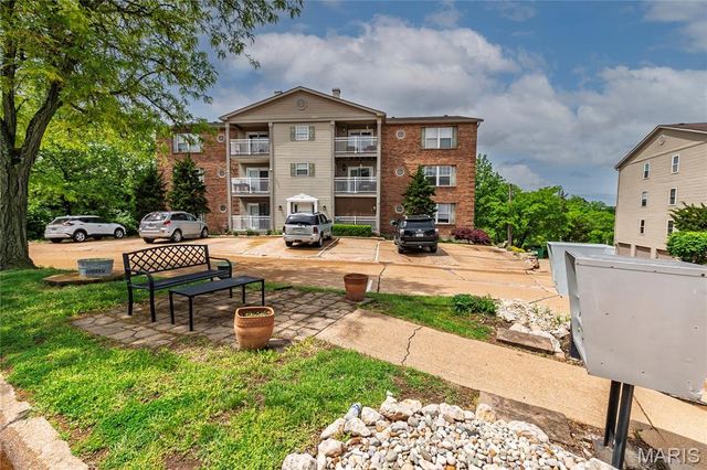 650 S Old Highway 141 F, Fenton, MO 63026
