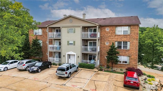 650 S Old Highway 141 F, Fenton, MO 63026