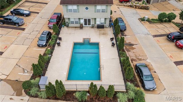 650 S Old Highway 141 F, Fenton, MO 63026