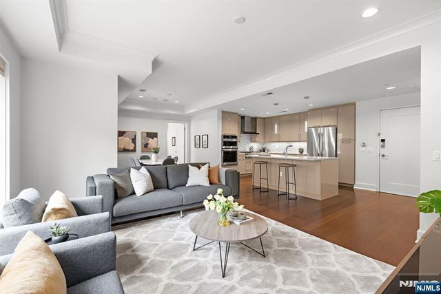 150 Henley Place 213, Weehawken, NJ 07086