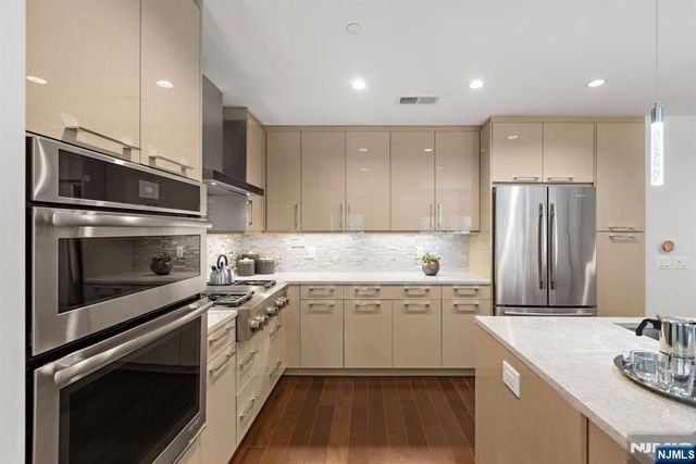 150 Henley Place 213, Weehawken, NJ 07086