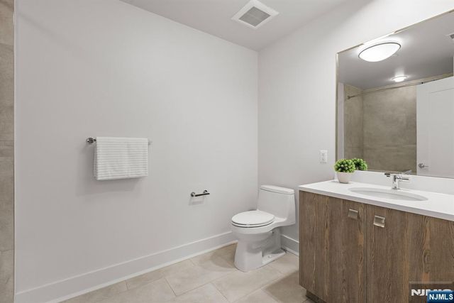 150 Henley Place 213, Weehawken, NJ 07086