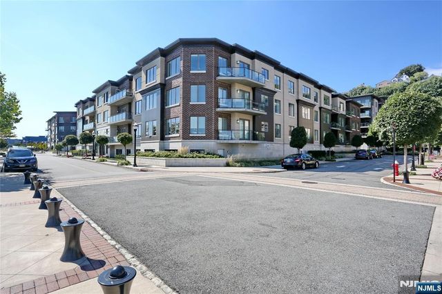150 Henley Place 213, Weehawken, NJ 07086