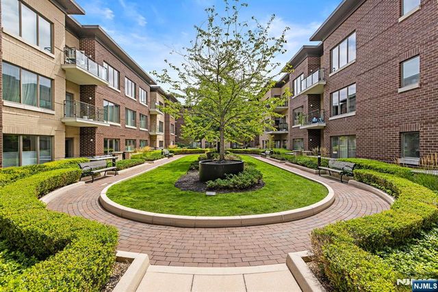 150 Henley Place 213, Weehawken, NJ 07086