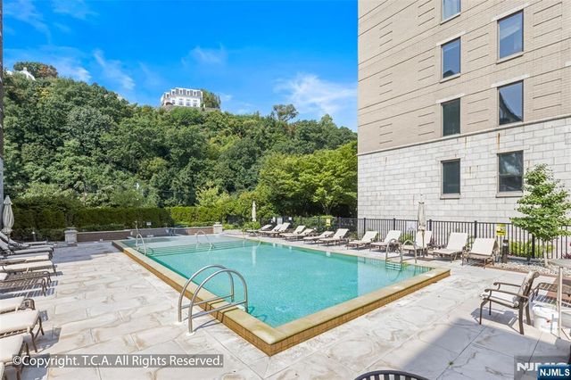 150 Henley Place 213, Weehawken, NJ 07086