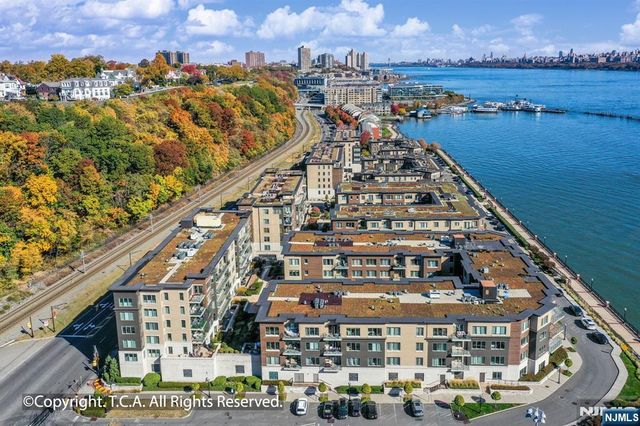 150 Henley Place 213, Weehawken, NJ 07086