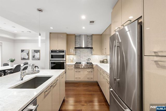 150 Henley Place 213, Weehawken, NJ 07086