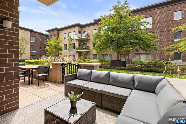 150 Henley Place 213, Weehawken, NJ 07086