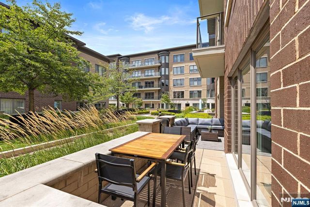 150 Henley Place 213, Weehawken, NJ 07086