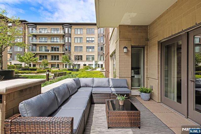 150 Henley Place 213, Weehawken, NJ 07086