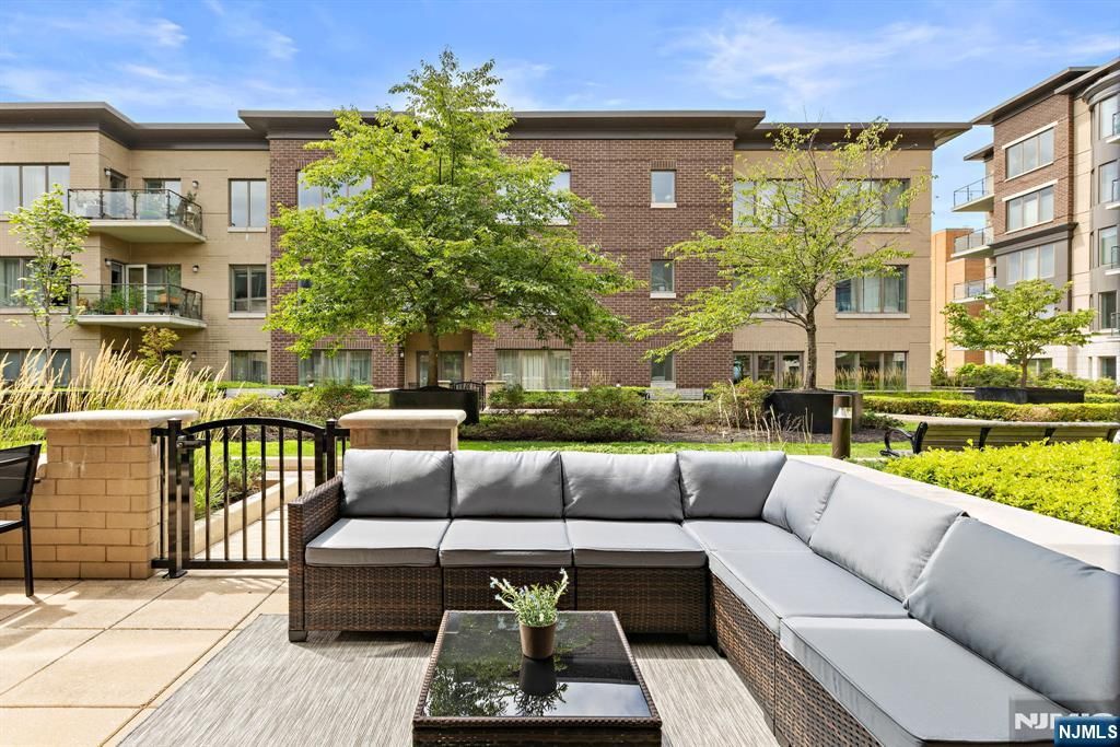 150 Henley Place 213, Weehawken, NJ 07086