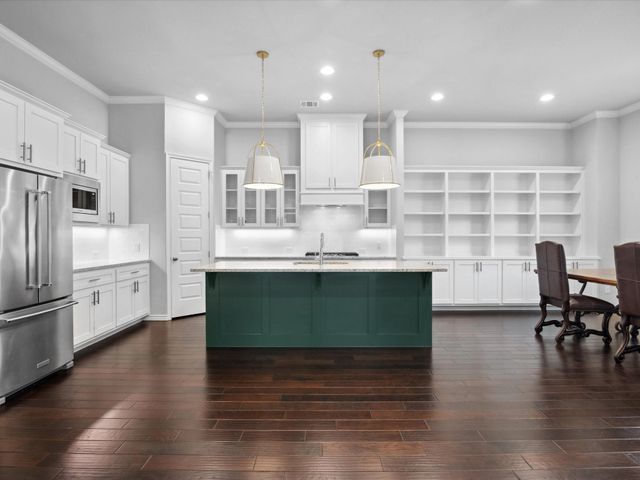 324 Nursery Lane, Fort Worth, TX 76114