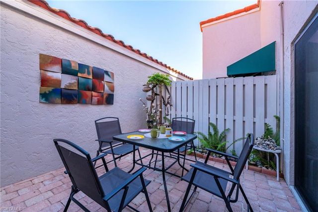 515 Beachwalk CIR, Naples, FL 34108