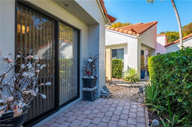 515 Beachwalk CIR, Naples, FL 34108