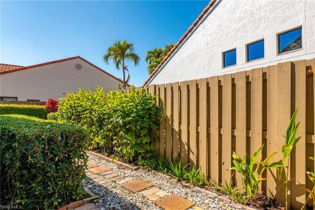 515 Beachwalk CIR, Naples, FL 34108