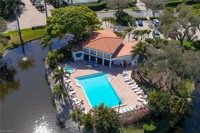 515 Beachwalk CIR, Naples, FL 34108