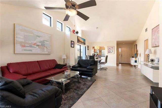 515 Beachwalk CIR, Naples, FL 34108