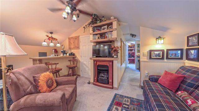 1566 Thore Road, Pinnacle, NC 27043