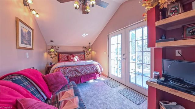 1566 Thore Road, Pinnacle, NC 27043