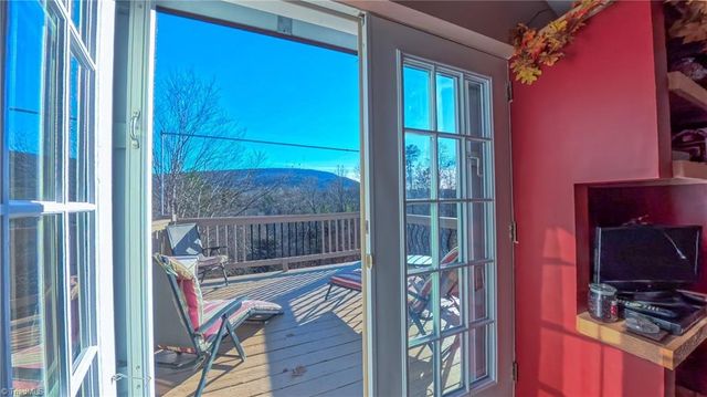 1566 Thore Road, Pinnacle, NC 27043