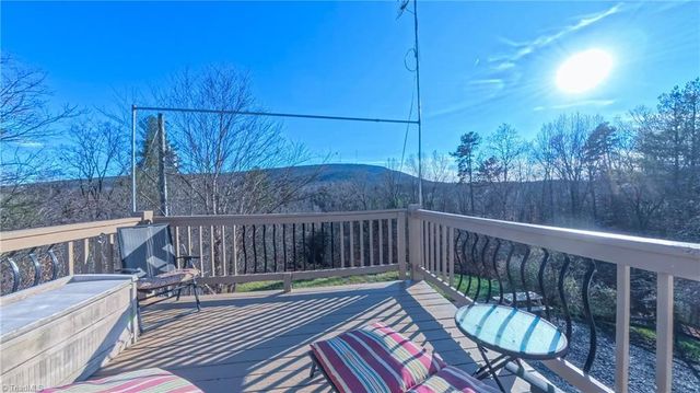 1566 Thore Road, Pinnacle, NC 27043