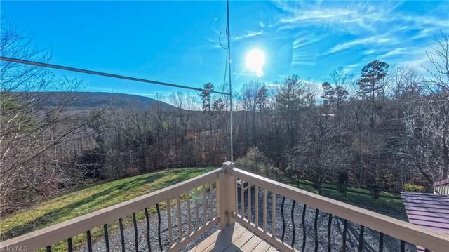 1566 Thore Road, Pinnacle, NC 27043