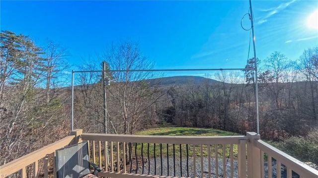 1566 Thore Road, Pinnacle, NC 27043