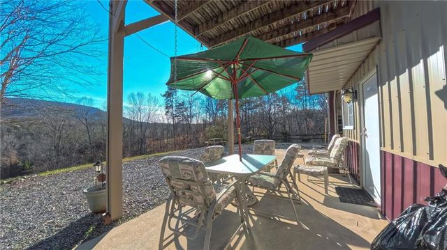 1566 Thore Road, Pinnacle, NC 27043