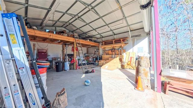 1566 Thore Road, Pinnacle, NC 27043