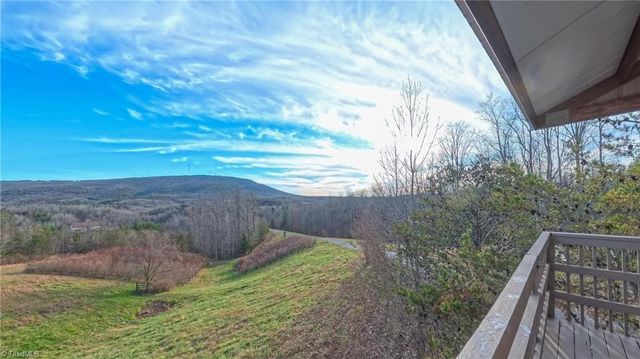 1566 Thore Road, Pinnacle, NC 27043