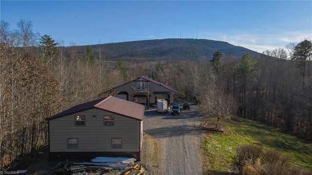 1566 Thore Road, Pinnacle, NC 27043