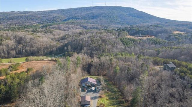 1566 Thore Road, Pinnacle, NC 27043