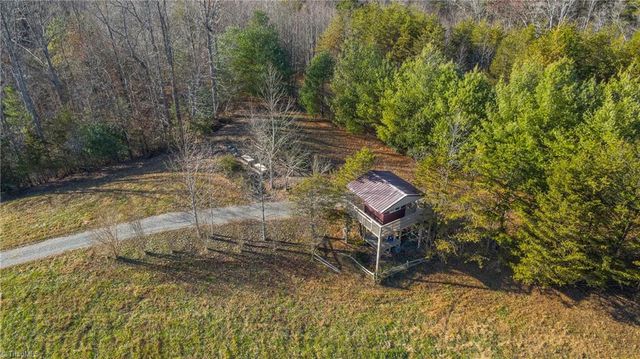 1566 Thore Road, Pinnacle, NC 27043