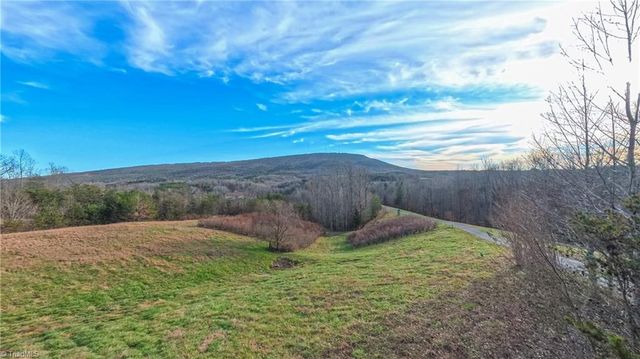 1566 Thore Road, Pinnacle, NC 27043