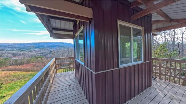 1566 Thore Road, Pinnacle, NC 27043