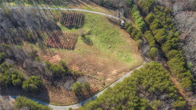 1566 Thore Road, Pinnacle, NC 27043