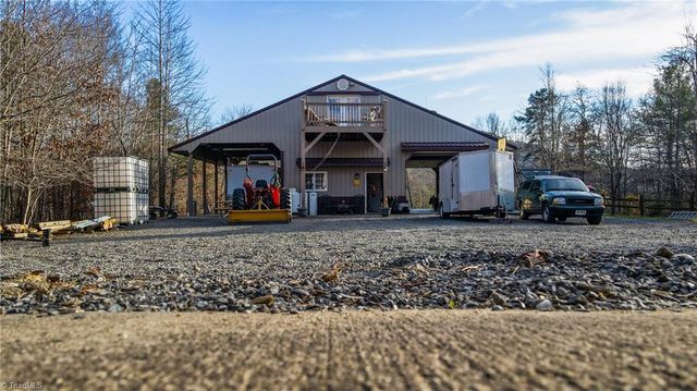 1566 Thore Road, Pinnacle, NC 27043