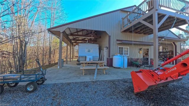 1566 Thore Road, Pinnacle, NC 27043