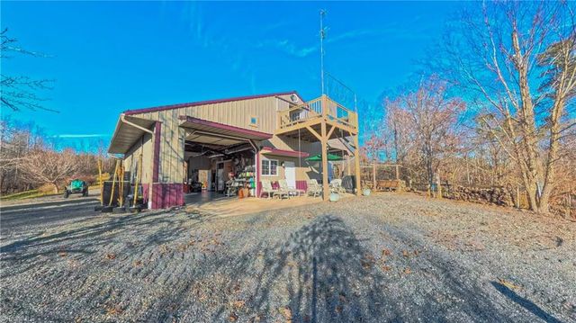 1566 Thore Road, Pinnacle, NC 27043