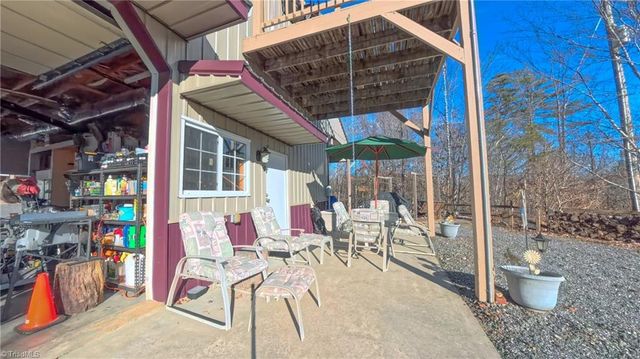 1566 Thore Road, Pinnacle, NC 27043