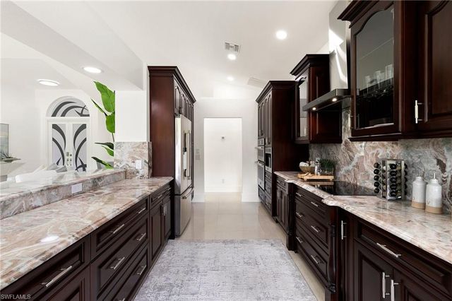 221 10th ST SE, Naples, FL 34117